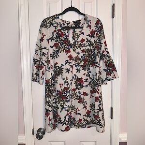 PrettyLittleThing Floral Dress. With bell sleeves, V-Neck & lightweight,  Size 6